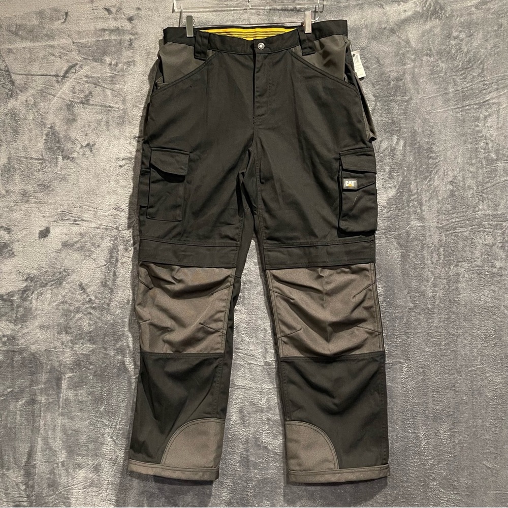 CAT Black Cargo Pants Men’s 36X32 Work Utility Durable Pockets - Picture 2 of 16